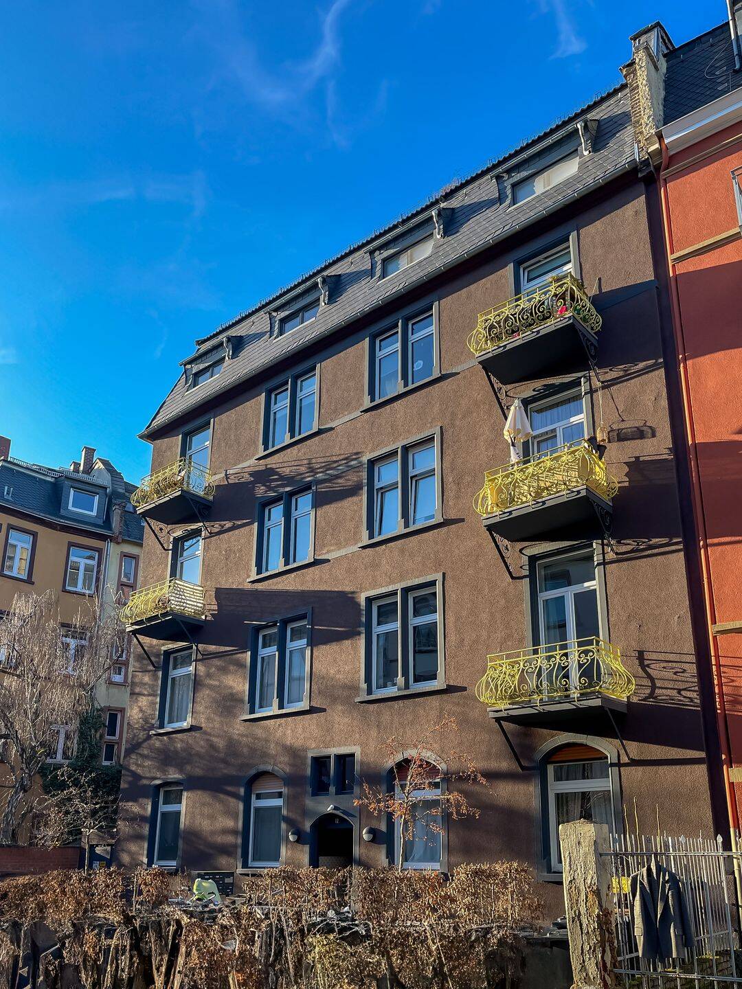 NORDEND: Funky Dachgeschoss Maisonette mit Süd Loggia!, 60389 Frankfurt am Main (Bergen-Enkheim Bornheim Nordend-Ost Nordend-West Seckbach)