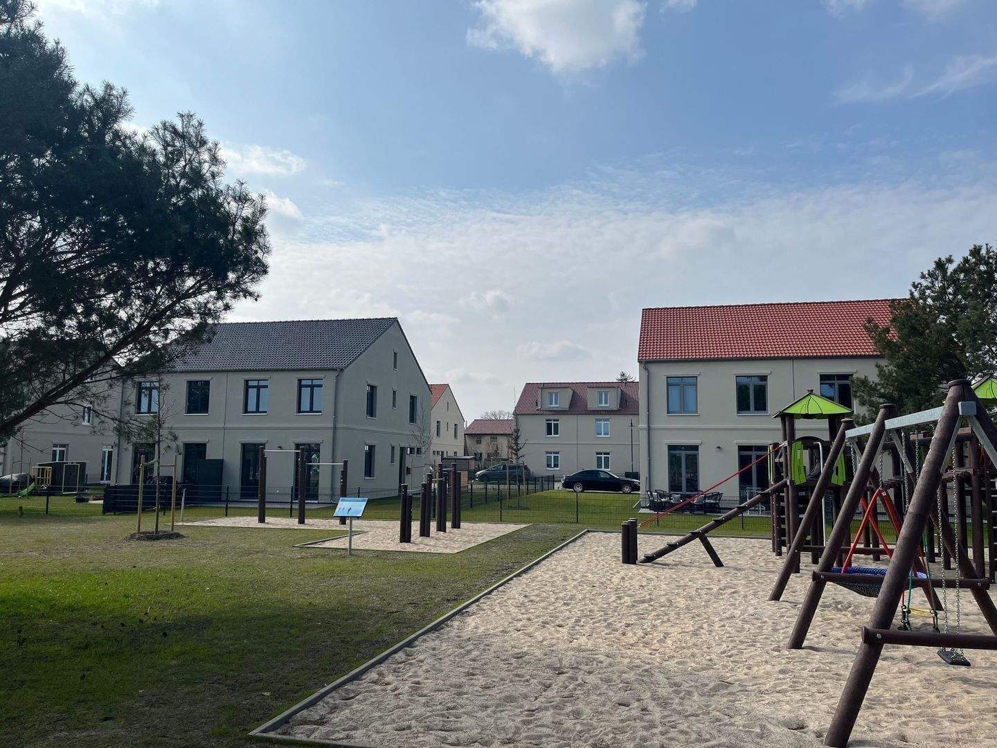 Nähe Berlin-Spandau: Wohnen ab NKM 13,77 €/ m² mit Garten und Stellplatz, 14621 Schönwalde-Glien