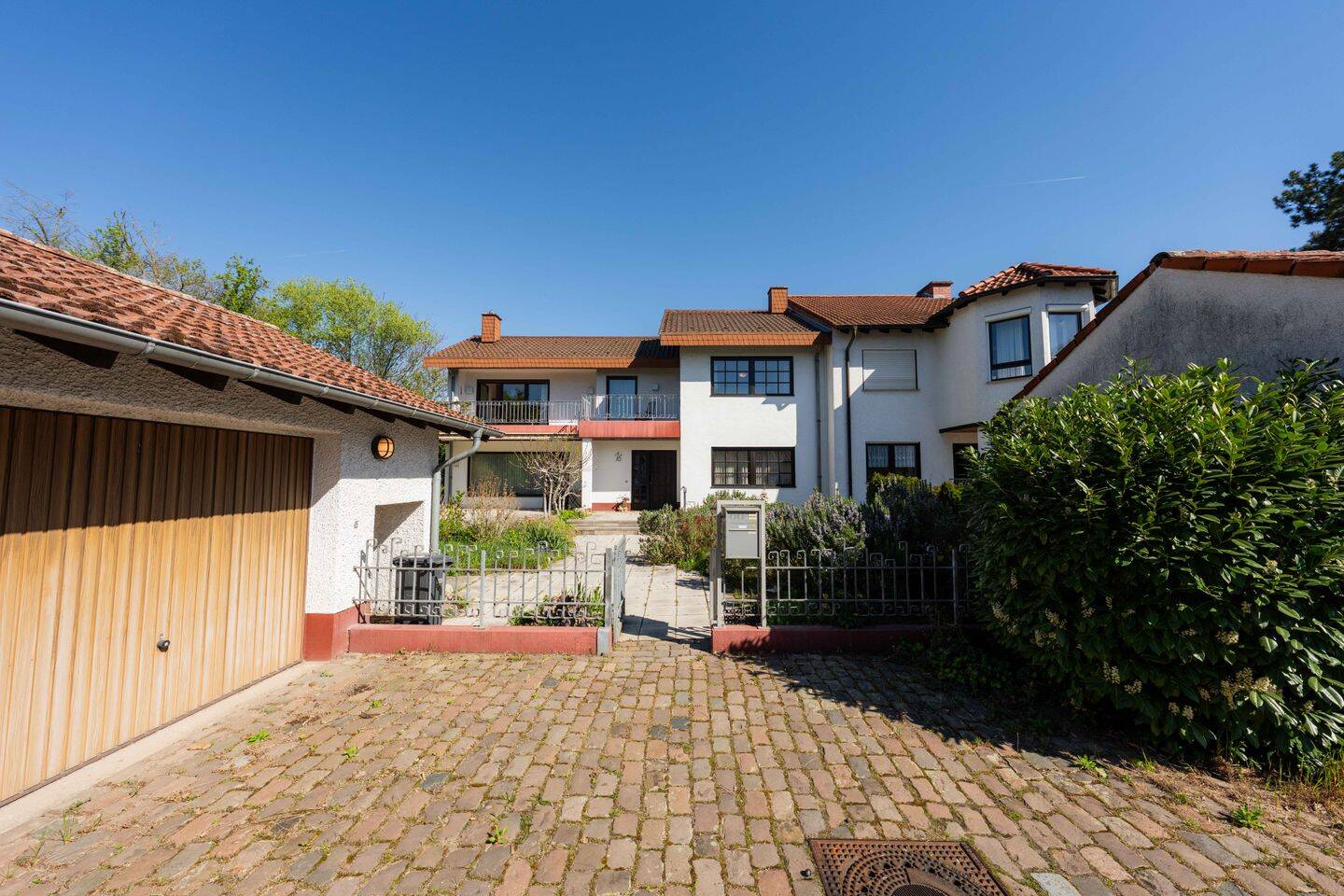 gepflegtes Einfamilienhaus mit Einliegerwohnung , Doppelgarage , Garten in ruhiger Anliegerstraße von Ludwigshafen-Oggersheim, 67071 Ludwigshafen am Rhein (Oggersheim Ruchheim)