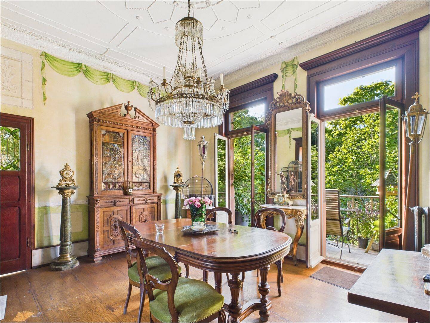 Historische Stadtvilla mit Potenzial für Wohnen und Arbeiten auf uneinsehbarem Grundstück!, 63456 Hanau