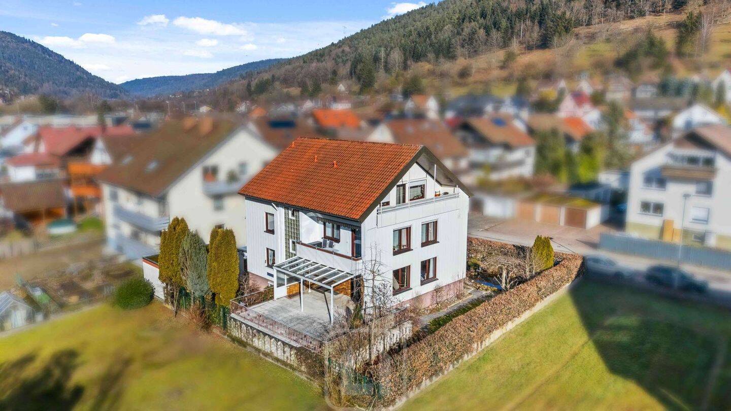 Wohnhaus mit 4 Einheiten | Eigennutzung, Familie & Vermietung kombinieren | Attraktive Lage, 75323 Bad Wildbad