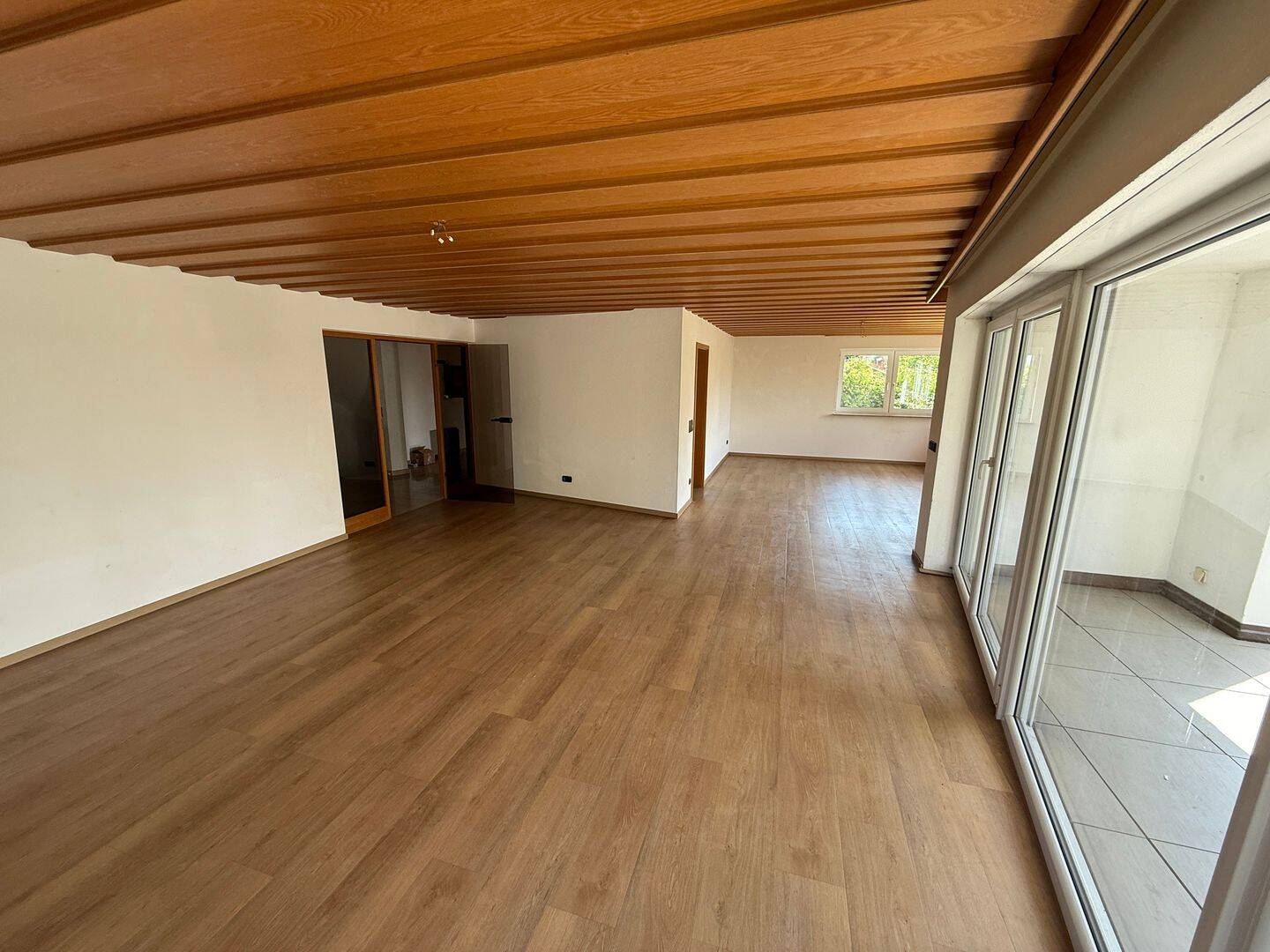 Helle, geräumige 5,5-Zimmer-Wohnung mit Balkon und Terrasse in Ulm-Eselsberg