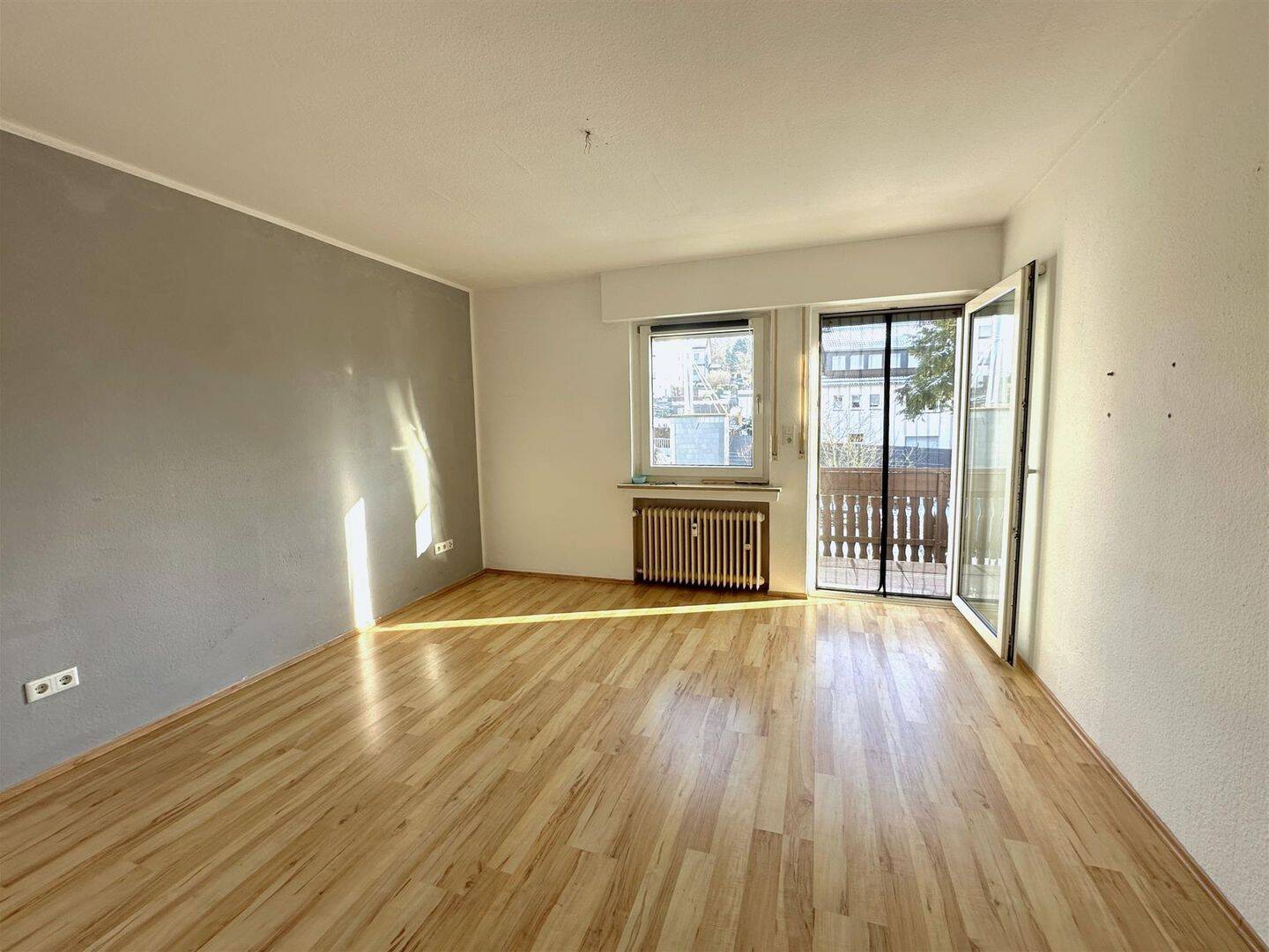 / 3-Zimmer-Wohnung mit wohnlich ausgebautem Dachgeschoss in Sundern!, 59846 Sundern (Sauerland)