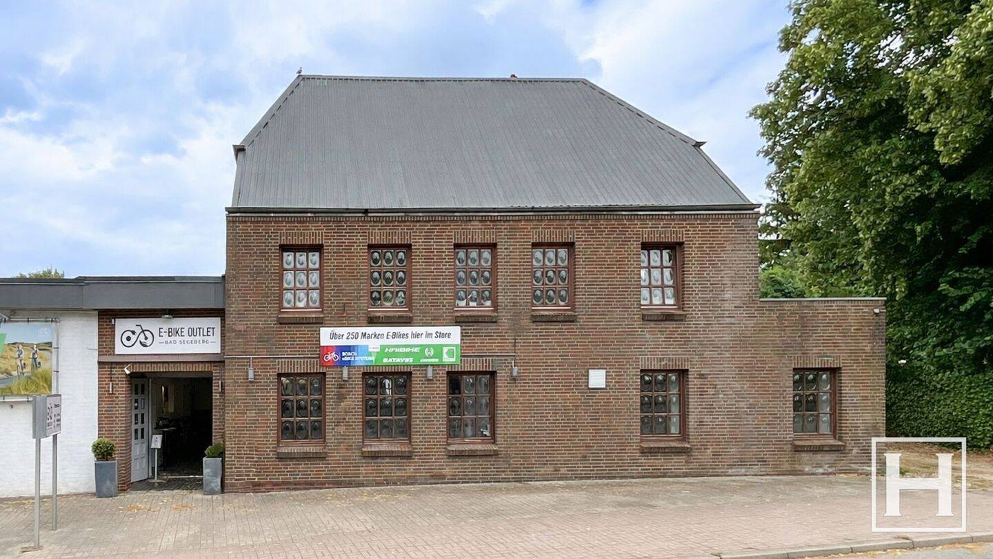 Modernes Wohn- und Geschäftshaus, 23795 Klein Gladebrügge