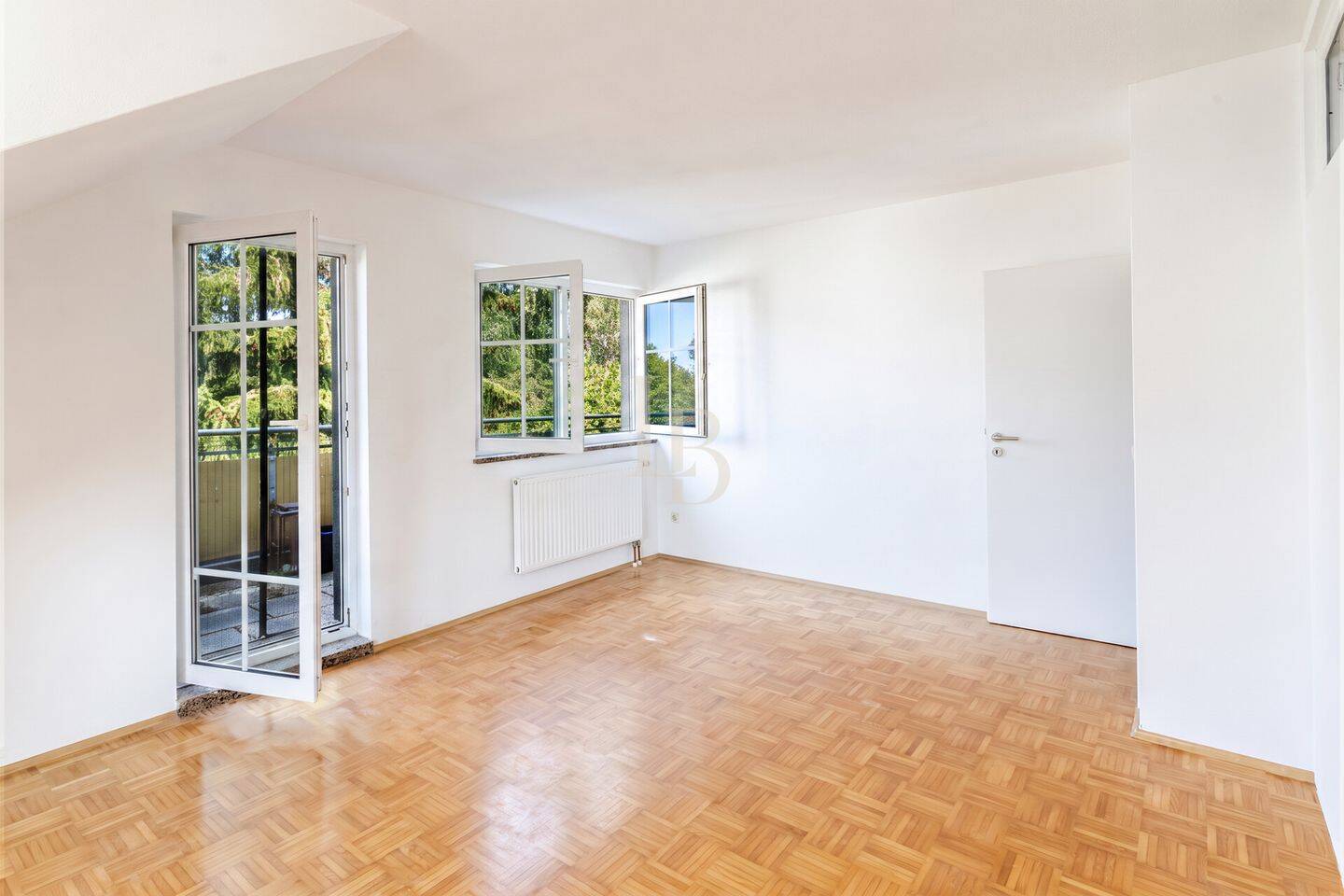 Charmante 3-Zimmer-Dachgeschosswohnung mit Südwest-Balkon in Toplage von Markt Schwaben, 85570 Markt Schwaben