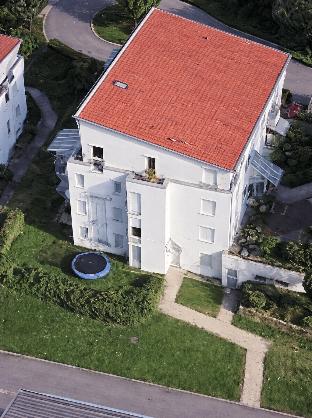 Gemütlich wohnen in Bestlage: Top-Zustand, großer Garten & Tiefgarage in Stuttgart, 70374 Stuttgart (Bad Cannstatt Sommerrain)