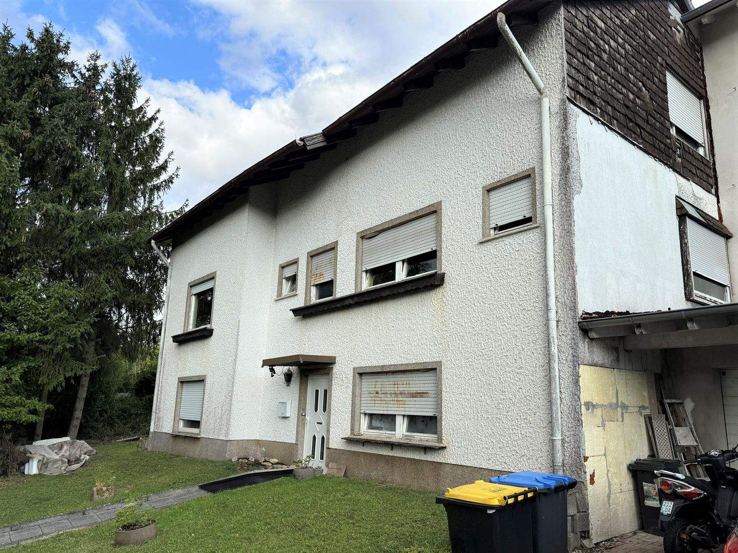 Reihenendhaus mit Potenzial-Sanierungsobjekt in ruhiger Lage von Blieskastel–Ballweiler, 66440 Blieskastel