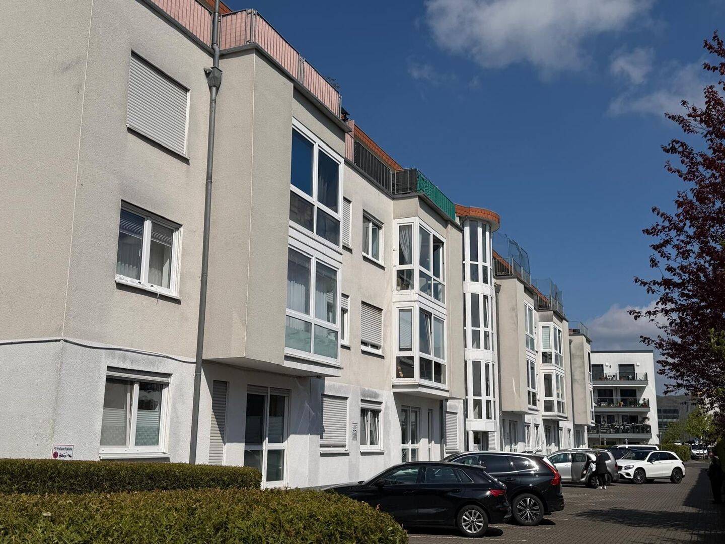 Stilvolle Eigentumswohnung mit ca. 80 m² Wfl., 3 Zimmern & 3 Stellplätzen in Top-Lage von Hennef!, 53773 Hennef (Sieg)