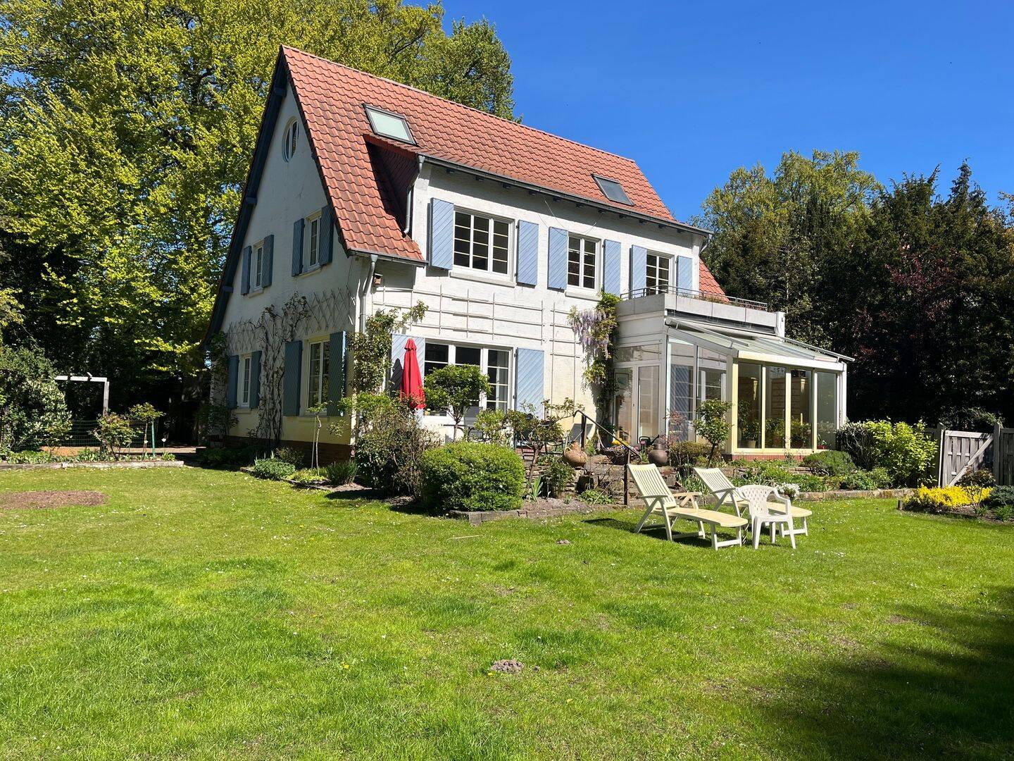 Traumlage: Einzigartiges 2418qm Grundstück mit charmantem Landhaus, 28355 Bremen (Oberneuland)