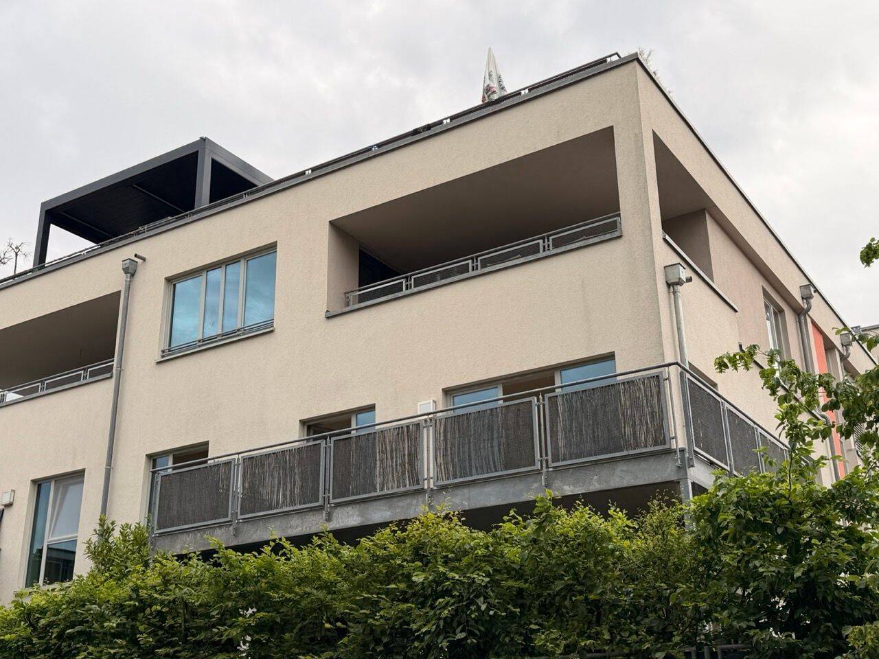 Frisch renovierter Wohntraum! Tolle 3-Zi.-Whg. mit großem Balkon und Stellplatz in gehobener Wohnlage Golfplatz-Carree!, 90768 Fürth
