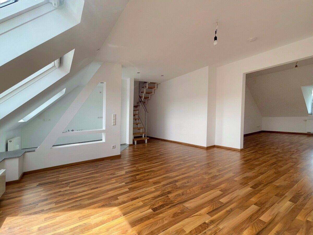 Über den Dächern Rüttenscheids: charmante 2,5 Zimmer DG-Maisonette, 45130 Essen (Rüttenscheid Südviertel)