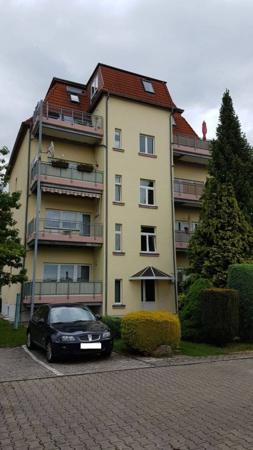 Großzügige 2-Raum Erdgeschosswohnung mit Balkon und mit Stellplatz zu vermieten!, 8058 Zwickau