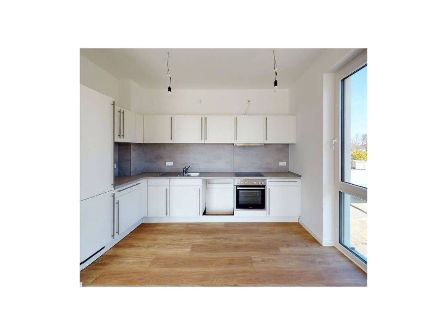 Familiengerechte 4-Zimmer-Wohnung mit Balkon und 2 Bädern in Nauen, 14641 Nauen