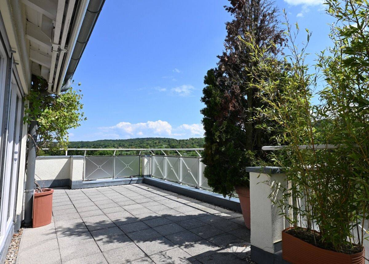 Wohnen auf zwei Ebenen: 3,5 Zi.-Penthousewohnung mit Weitblick in gefragter Wohnlage!, 74172 Neckarsulm