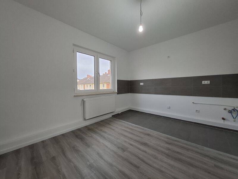 Familien aufgepasst: Helle 6-Zimmer-Wohnung mit Balkon, 32427 Minden