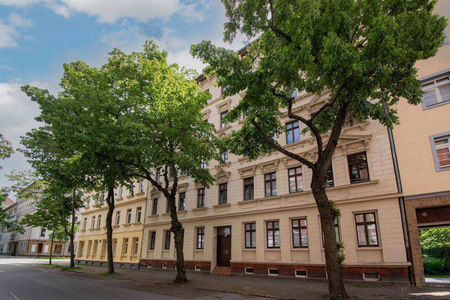 LUKRATIVE INVESTITION IN PARKNÄHE | Vermietete 2-Raum-Wohnung mit Balkon & Tageslichtbad