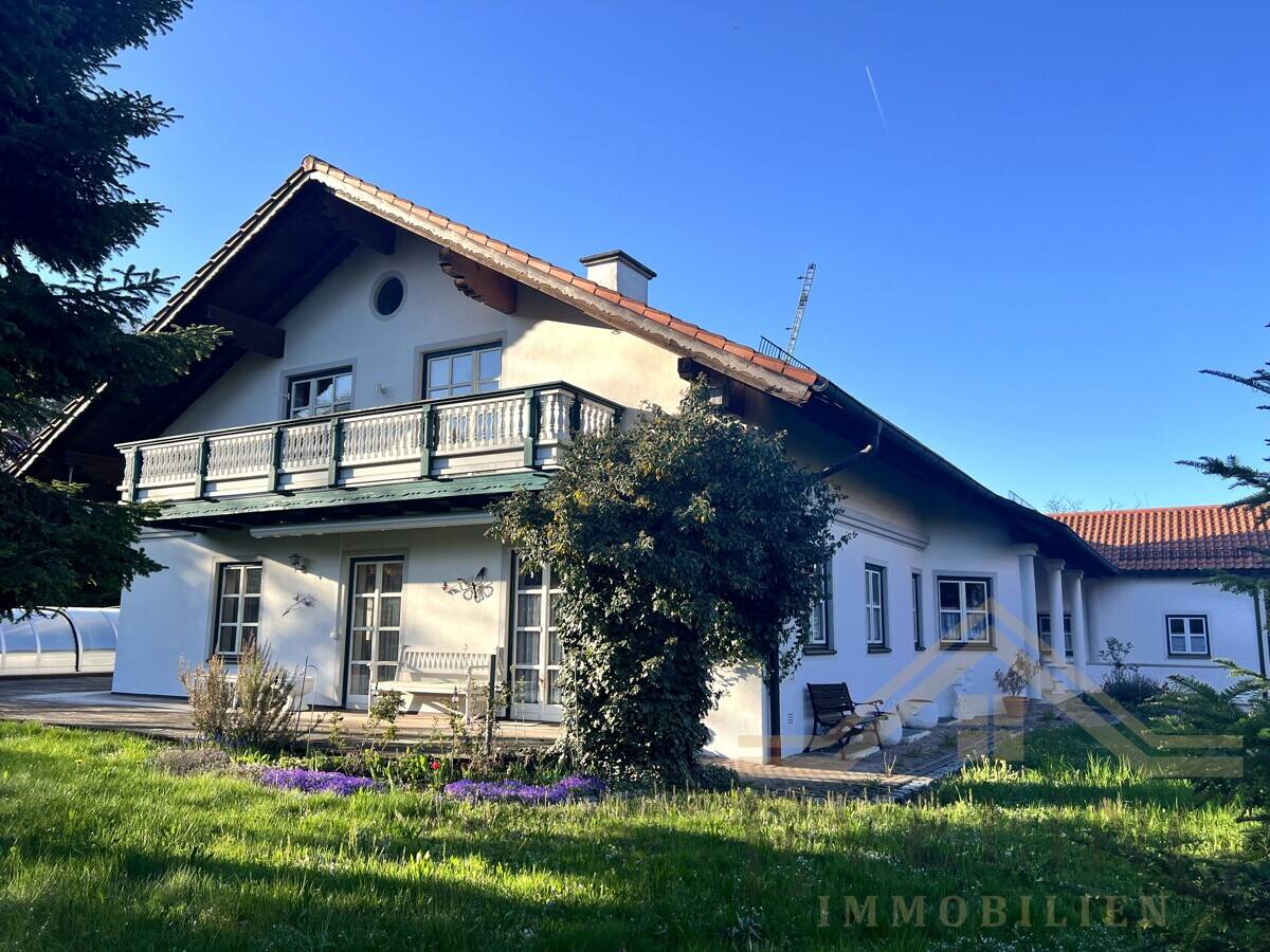 Charmantes Einfamilienhaus mit Einliegerwohnung, Pool und Werkstatt in Obertaufkirchen-Oberornau, 84419 Obertaufkirchen