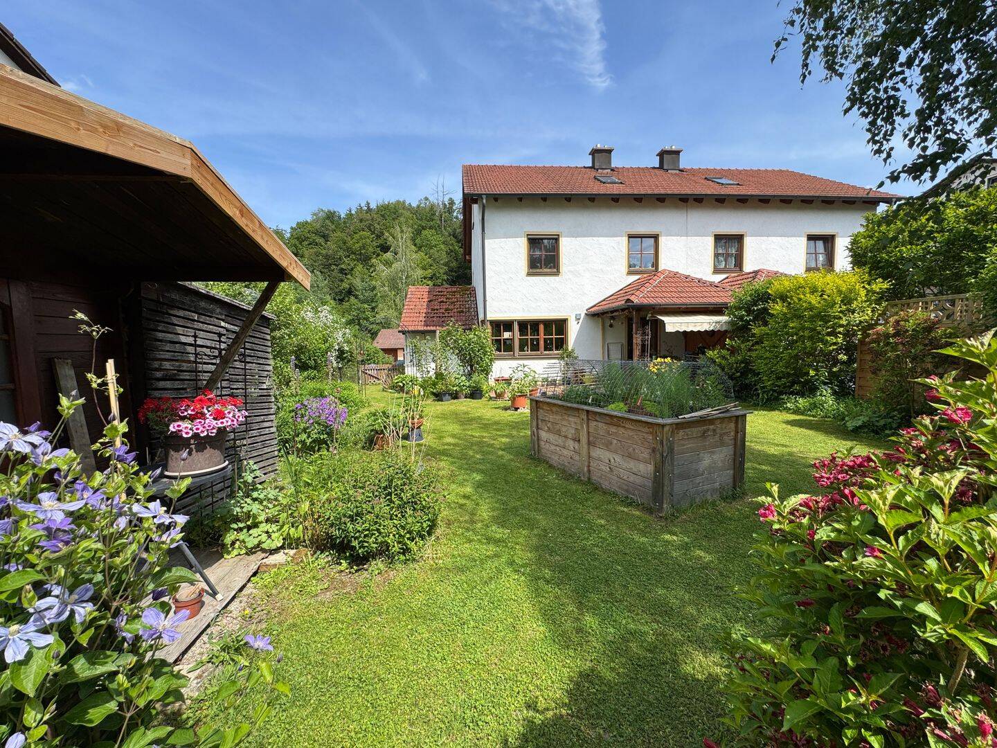 Gepflegte DHH auf 782 m² Grundstück in ruhiger, unverbaubarer Lage, 84559 Kraiburg a. Inn