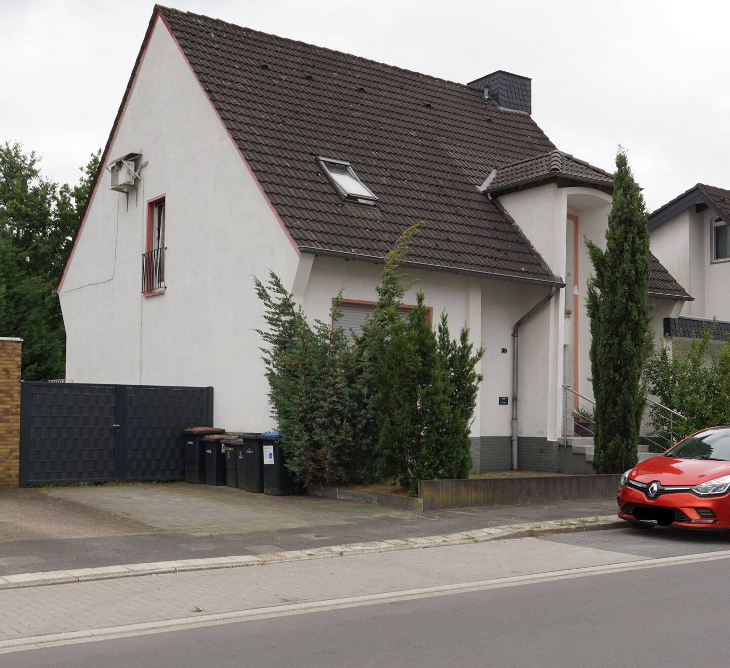 Stadthaus mit zwei Parteien und Ausbaureserve in ruhiger Lage., 47443 Moers