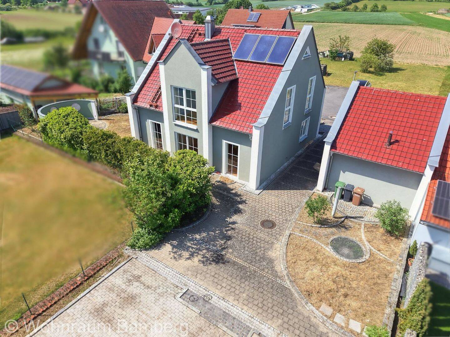 Freistehendes Einfamilienwohnhaus mit Komfortgarage und Garten in Ortsradlage, 96158 Frensdorf