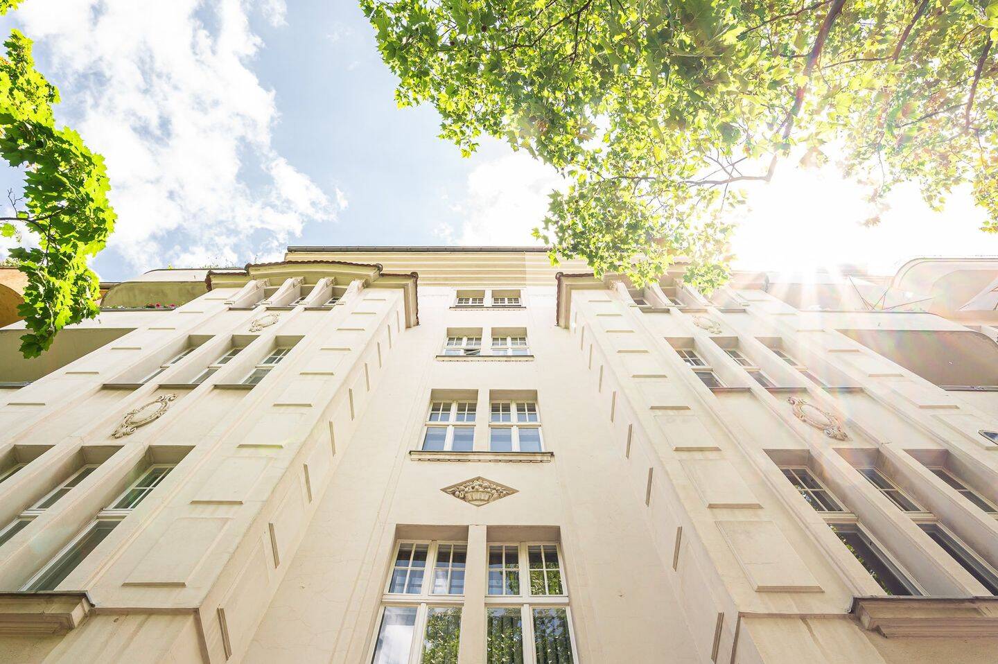 Stilvolle Altbauresidenz mit zwei Balkonen und hochwertiger Ausstattung in begehrter City-West-Lage, 10711 Berlin (Charlottenburg-Wilmersdorf Charlottenburg Grunewald Halensee Wilmersdorf)