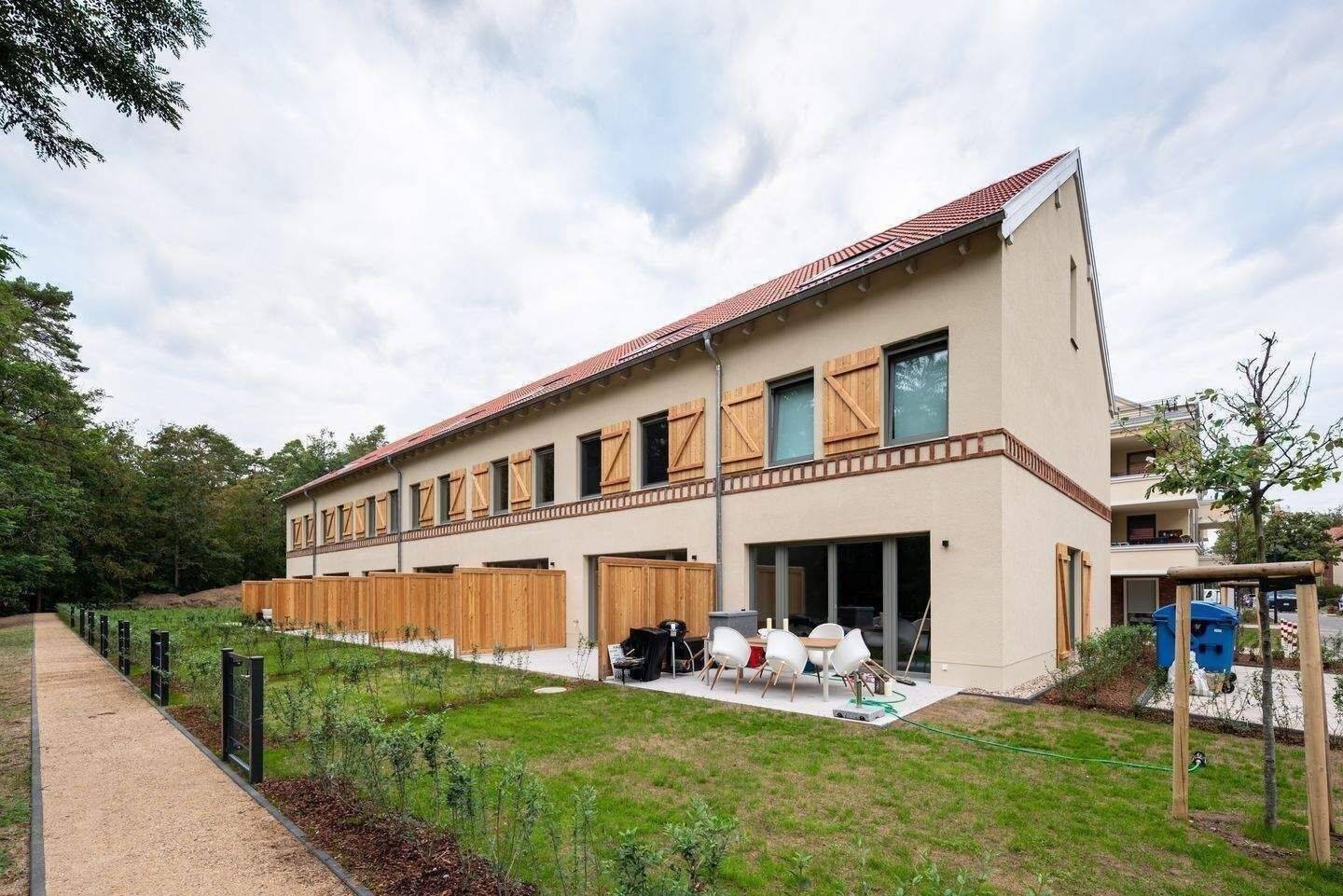 Wohnung? Oder doch lieber ein Haus? Kleiner Garten, Terrasse – EBK, Parkett, Fußbodenheizung u.a. – Besichtigung Sa., 08.08./10:15 Uhrr, 14547 Beelitz