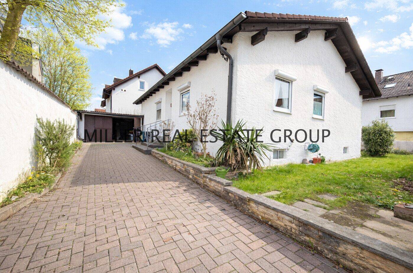 Seltene Gelegenheit in Ingolstadt-Unterhaunstadt: Großzügiger Bungalow mit Vollkeller, Doppelgarage, Garten & Ausbaupotenzial!, 85053 Ingolstadt (Ingolstadt Kothau Niederfeld Ringsee Rothenturm)