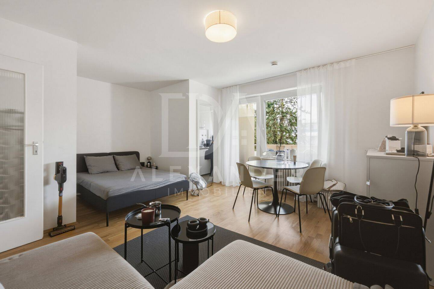 Charmante 1-Zimmer-Wohnung mit Balkon in begehrter Lage von München-Bogenhausen!, 81927 München (Bogenhausen)