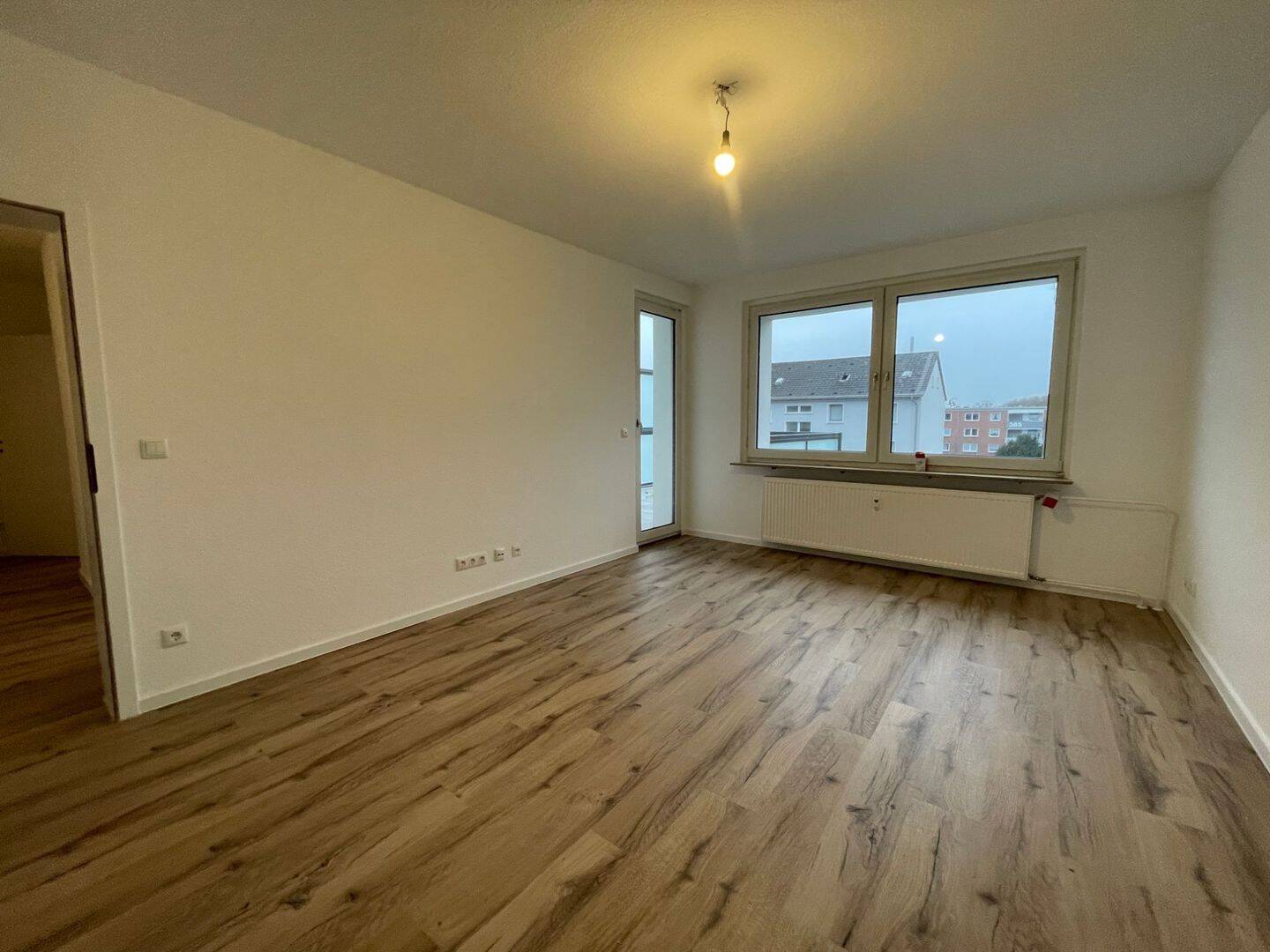 Modernisierte Wohnung mit großem Balkon, 47178 Duisburg (Alt-Walsum Overbruch Vierlinden)