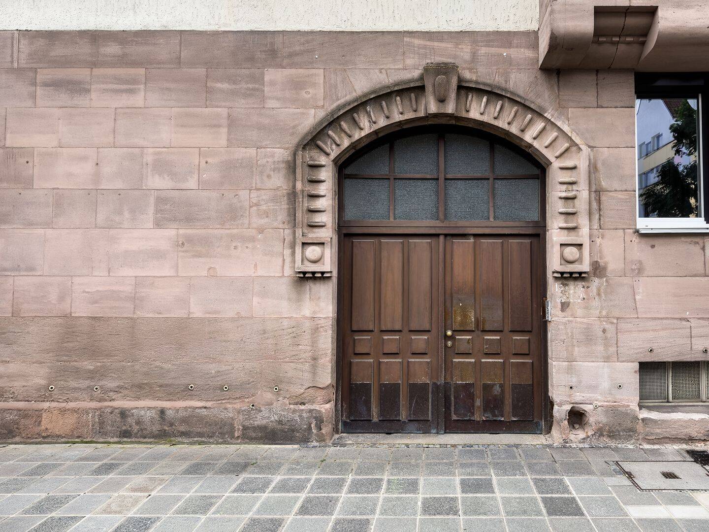 St. Jobst: 69 m² große, charmante Altbauwohnung mit sonnigem, ruhigen Balkon, 90491 Nürnberg