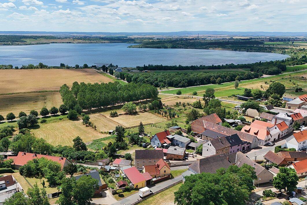 Zweifamilienhaus mit Blick auf den Concordiasee, 6449 Seeland