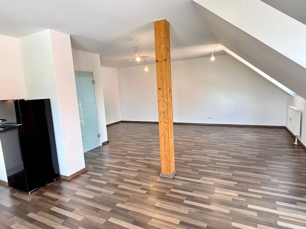 Neu renovierte 3 Zimmer Dachgeschosswohnung mit Balkon, 90556 Cadolzburg