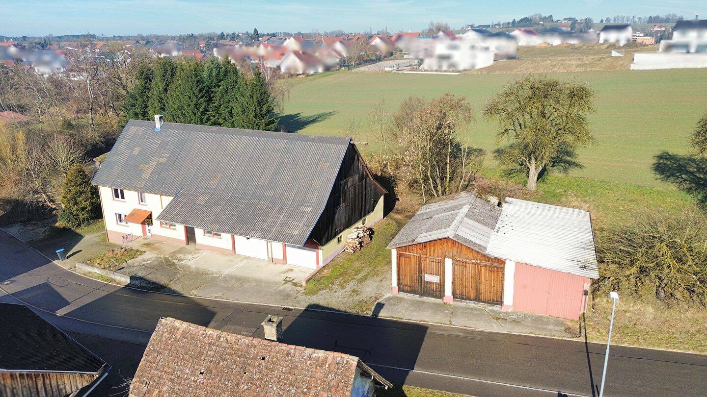 Sanierungsbedürftiges Bauernhaus mit großzügigem Platzangebot, 88630 Pfullendorf