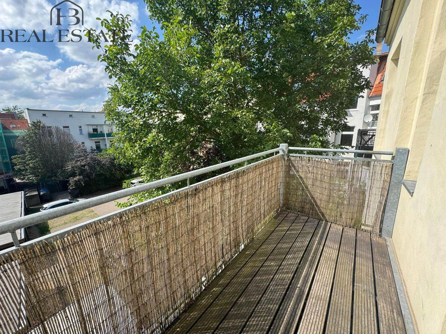 Frisch renovierte Altbauwohnung mit zwei Balkonen in SFO!, 39108 Magdeburg (Altstadt Stadtfeld Ost)