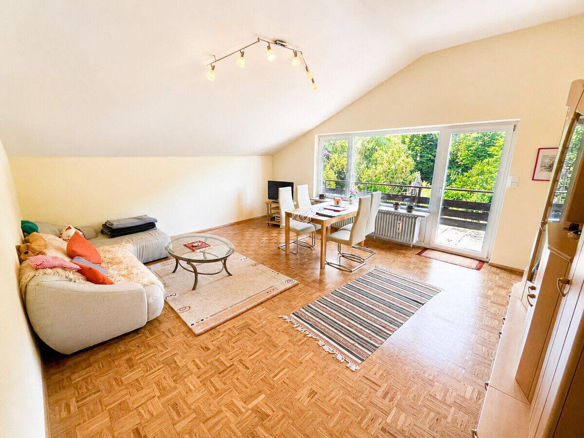 Gepflegte 4-Zimmer-Wohnung mit Balkon und Stellplatz, 75323 Bad Wildbad