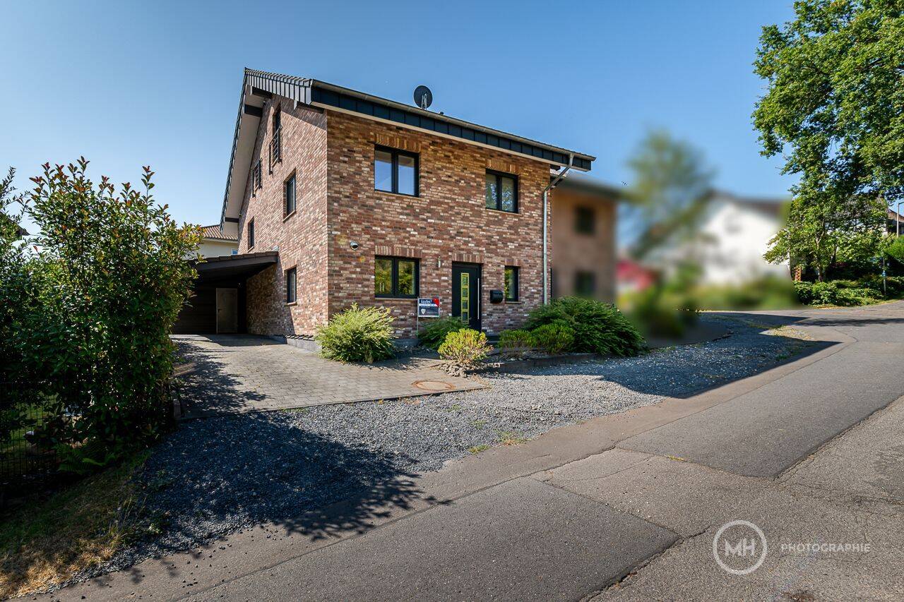 MANNELLA *Energieeffiziente Doppelhaushälfte in bester Lage – Nachhaltigkeit trifft Wohnkomfort*, 53819 Neunkirchen-Seelscheid