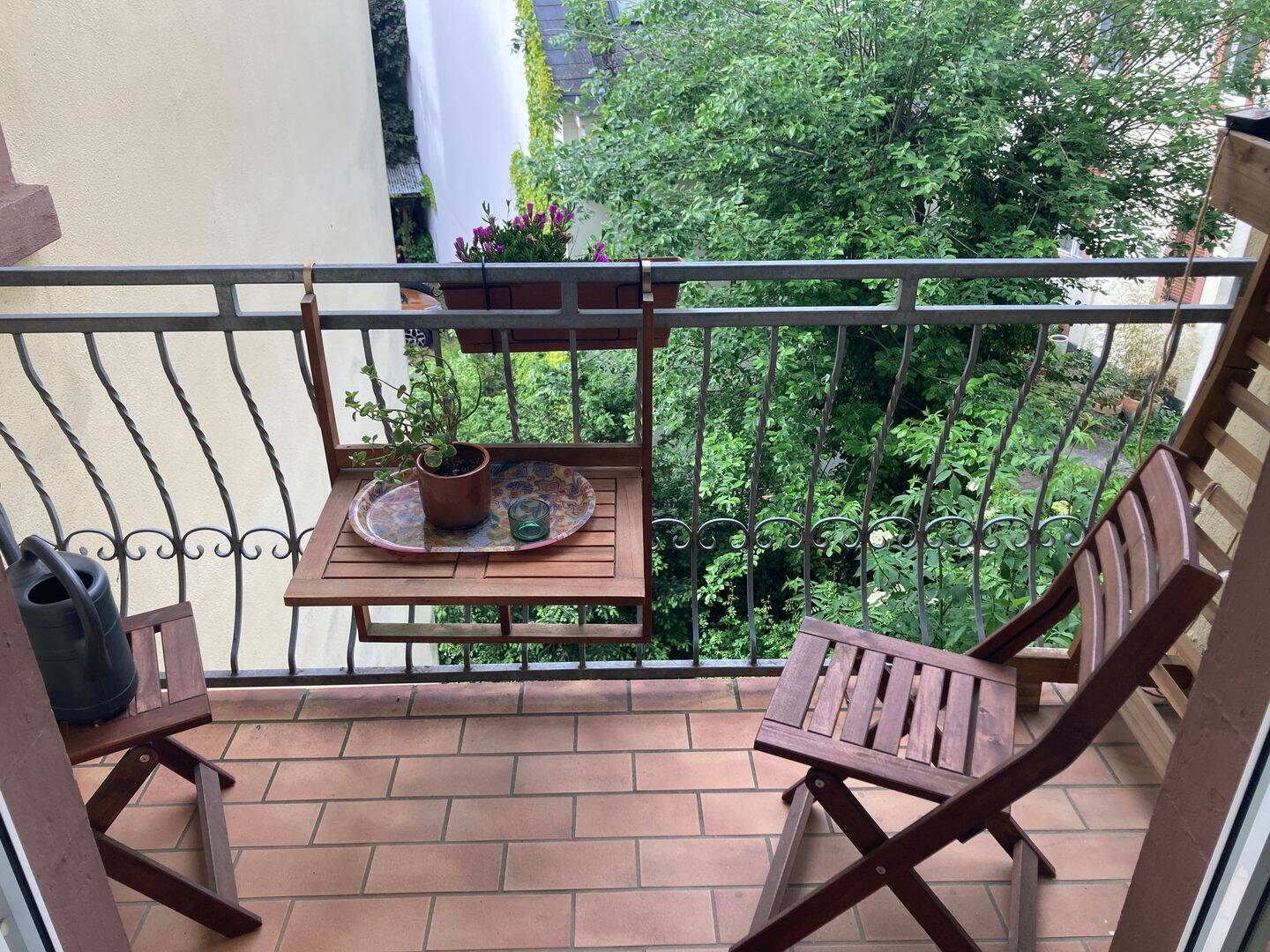 Wohnen am Günthersburgpark mit Balkon, Stilaltbau mit drei Zimmern, 60389 Frankfurt am Main (Bergen-Enkheim Bornheim Nordend-Ost Nordend-West Seckbach)