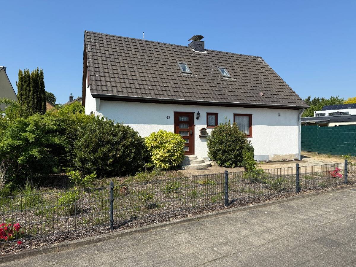 freistehendes Einfamilienhaus mit Garage in ruhiger Wohngegend mit zusätzlichem Baugrundstück, 41542 Dormagen