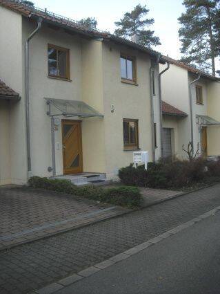 Schöne 2-Zimmer-DG-Wohnung ohne Balkon – für Single, 91056 Erlangen