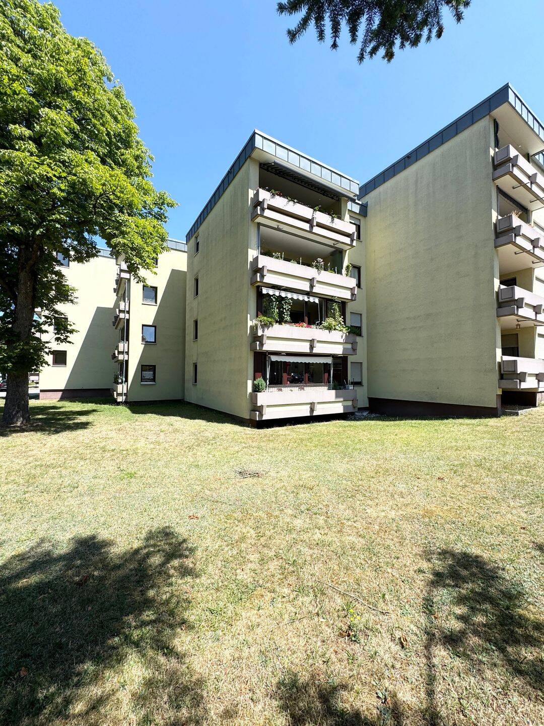 Gepflegte 3-Zimmer-Erdgeschosswohnung mit Loggia, Einbauküche und Glasfaseranschluss in Neumarkt, 92318 Neumarkt i.d. OPf.