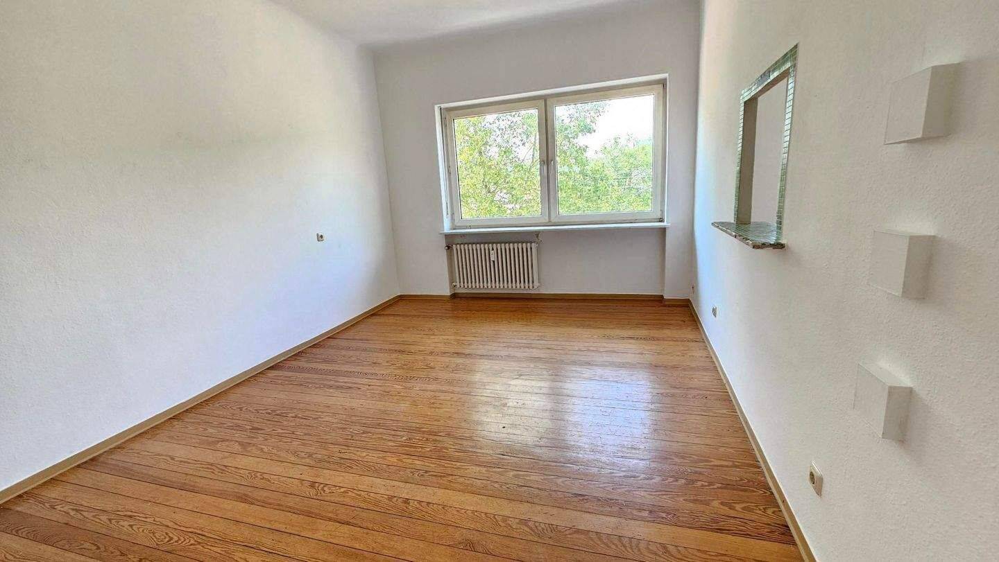 HELLE FREUNDLICHE 2ZKB WOHNUNG IN CITYNÄHE FREI 01.09., 66121 Saarbrücken