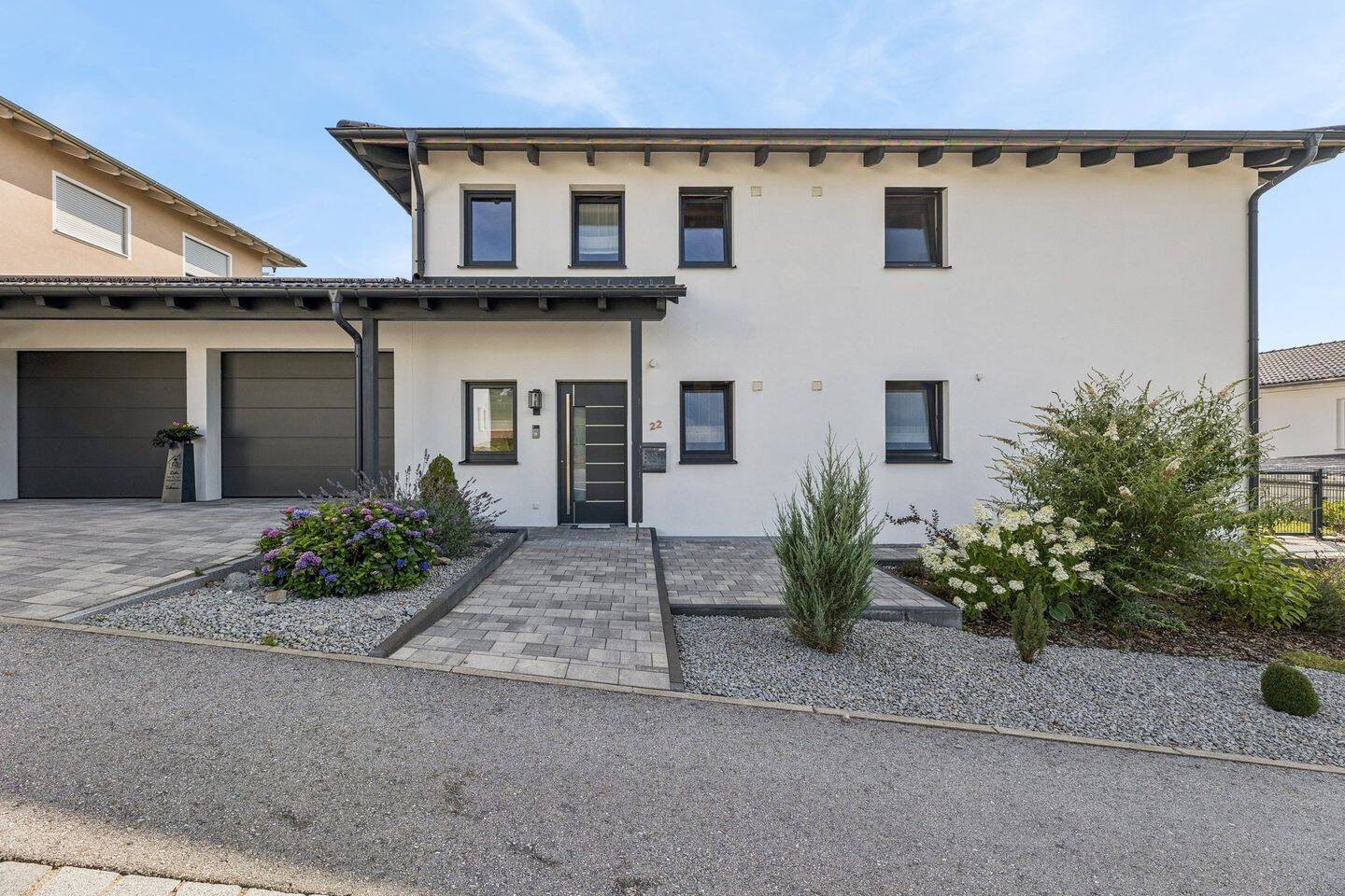 Zwei Wohnwelten unter einem Dach, hochwertig, modern und energieeffizient!, 94544 Hofkirchen