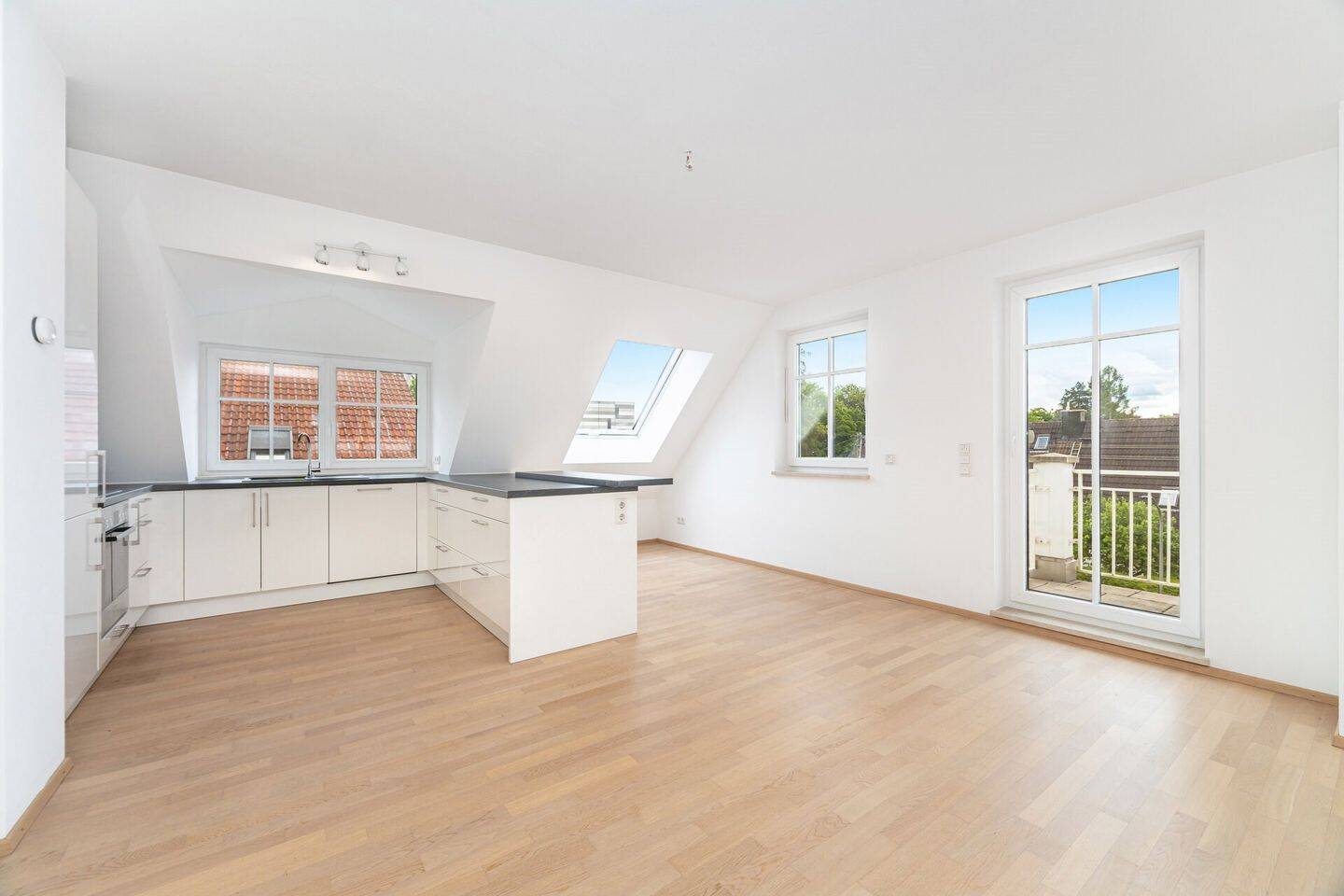 Ihr neues Zuhause: Moderne 4 Zimmer-Maisonette-Wohnung mit großer Dachterrasse!, 81249 München (Allach-Untermenzing Aubing-Lochhausen-Langwied Pasing-Obermenzing)