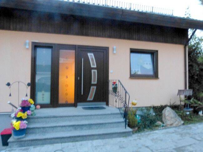 Raumwunder: Freistehendes Haus mit Einliegerbereich + Wohnen auf einer Ebene, Garage, Garten, usw., 93133 Burglengenfeld