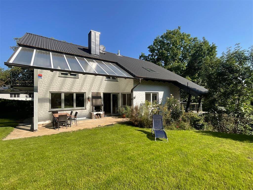 Freistehende Einfamilien-Villa mit großzügigem Grundstück im Berggebiet zu verkaufen!, 96049 Bamberg (Bamberg Bug Gaustadt Wildensorg)