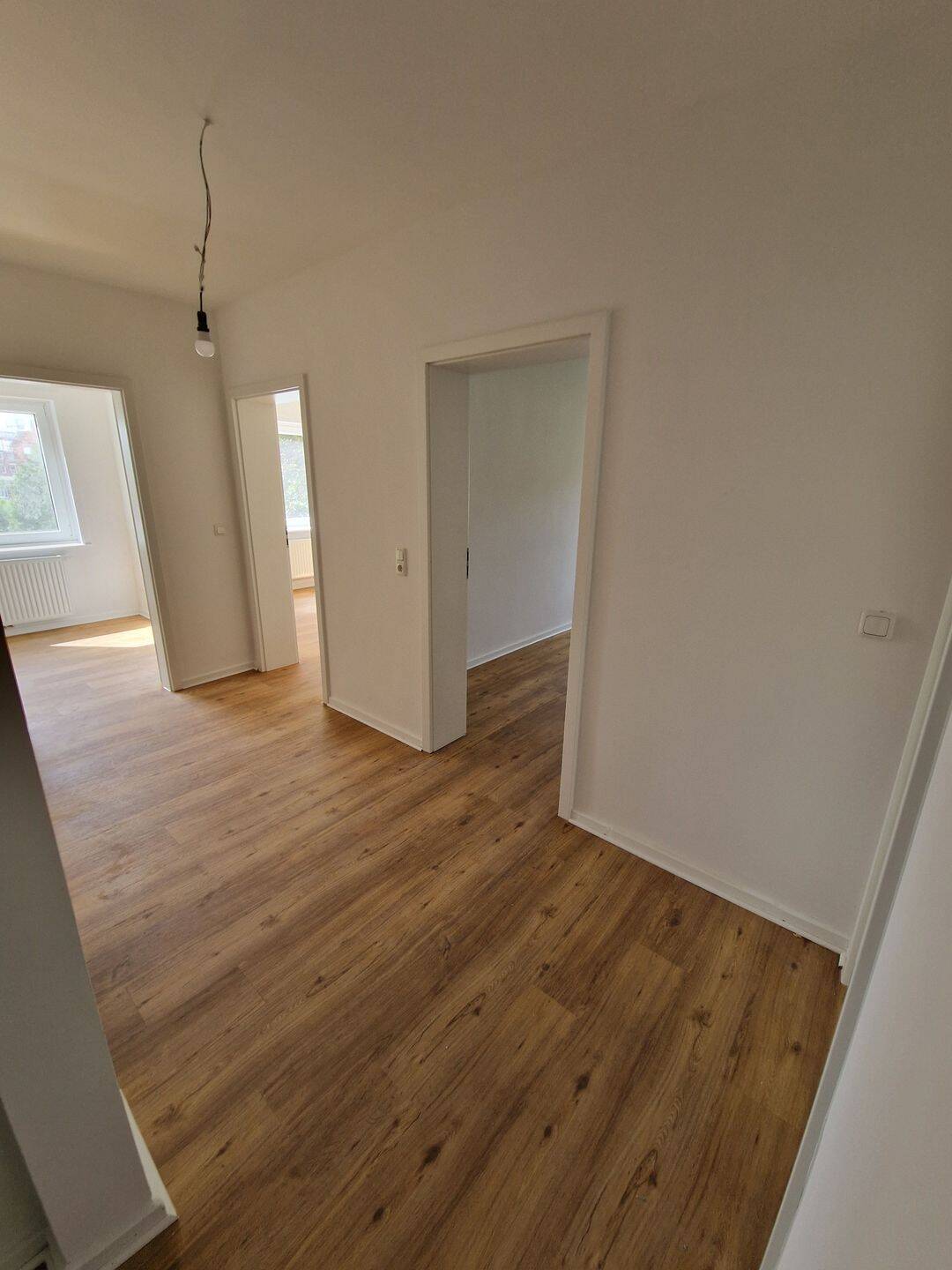 Ruhig gelegene Vier-Zimmer-Wohnung in Eutin mit Balkon, 23701 Eutin