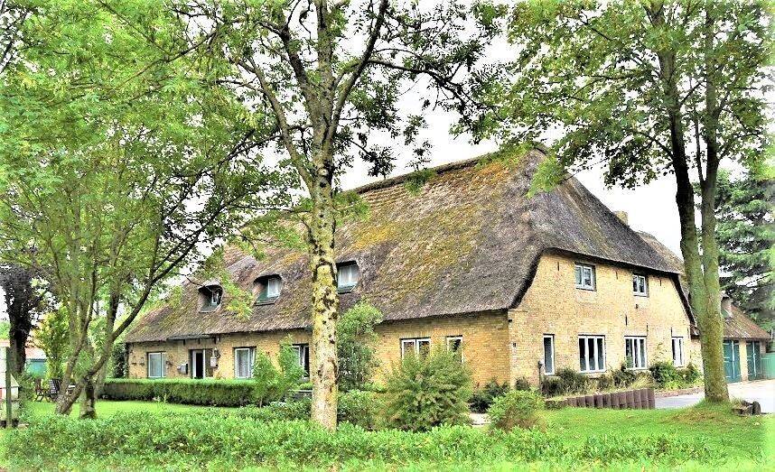 Tolles Reetdach-Haus / Resthof mit 2 Wohnungen in Drage bei Friedrichstadt. Ansehen !, 25878 Drage
