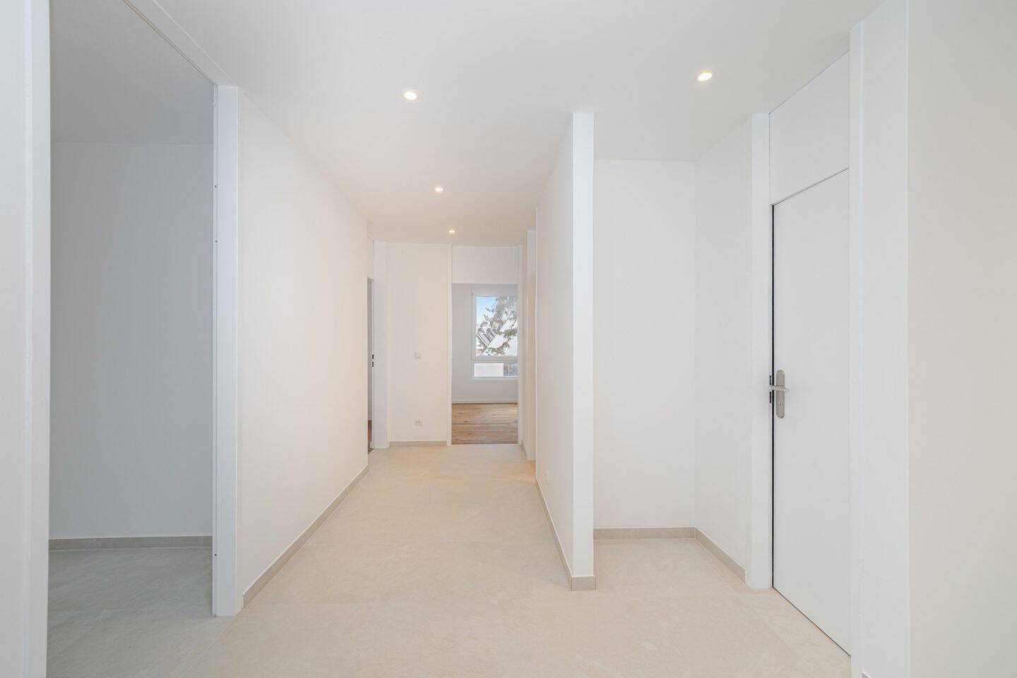 Traumhaft modernisierte 3-Zimmer-Wohnung mit zwei Sonnenbalkonen in München-Neubiberg, 85579 Neubiberg