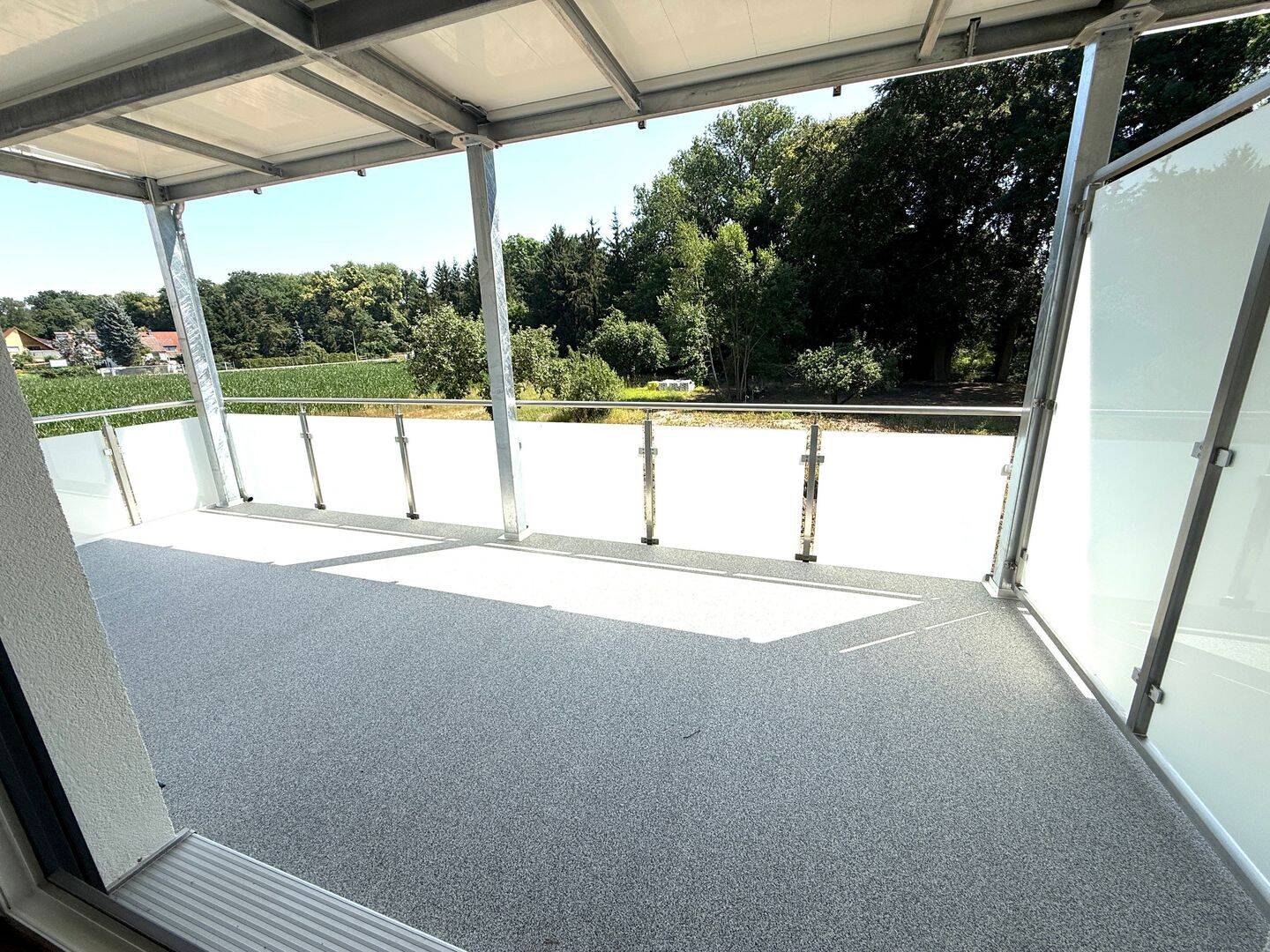 KfW 55 Energie A+ Eigentumswohnung im 1. OG mit XXL Balkon und Blick in die Natur – Erstbezug, provisionsfrei direkt vom Bauträger
