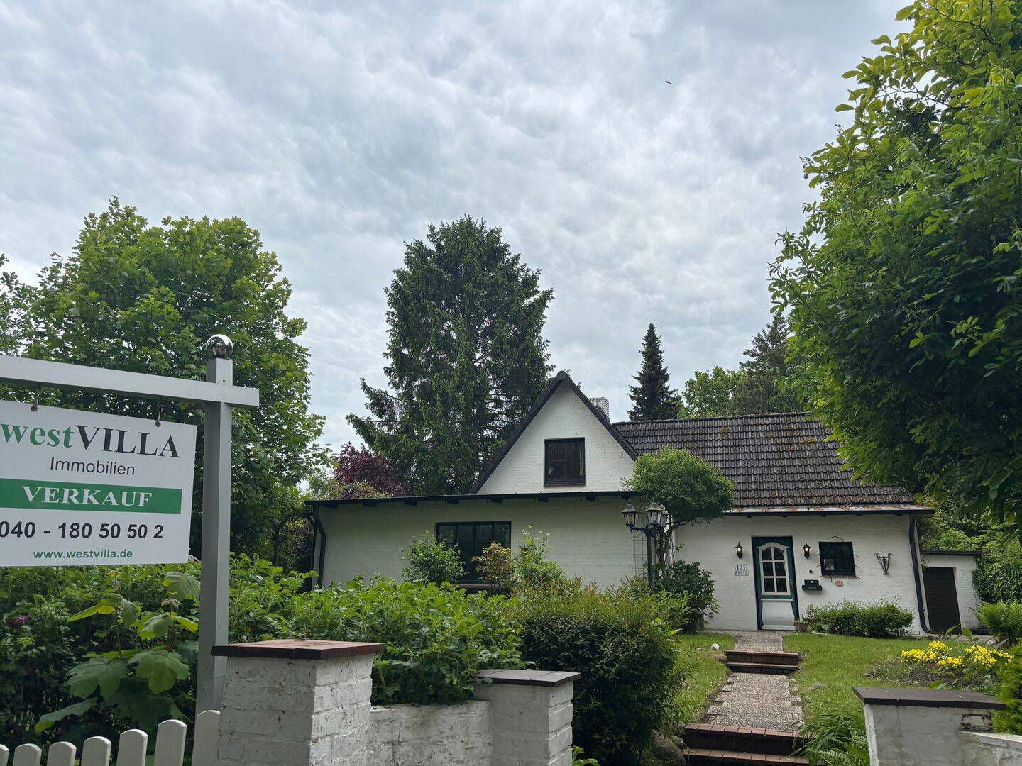 Sommer im eigenen Traumgarten – Haus im Dornröschenschlaf sucht neue Familie, 22589 Hamburg (Altona Blankenese Iserbrook Osdorf Sülldorf)